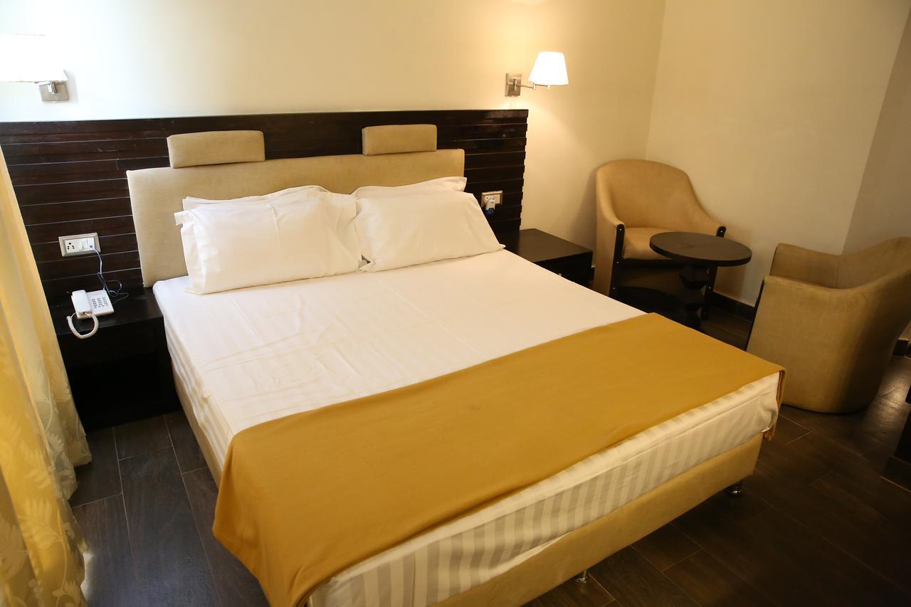 Hotel La Castle 钦奈 外观 照片
